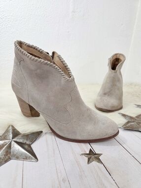 Ariat Unbridled Eva ankle booties taupe tan suede leather pointed boot women 9.5